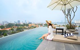 Glow Park Hotel Grand Royal Palace